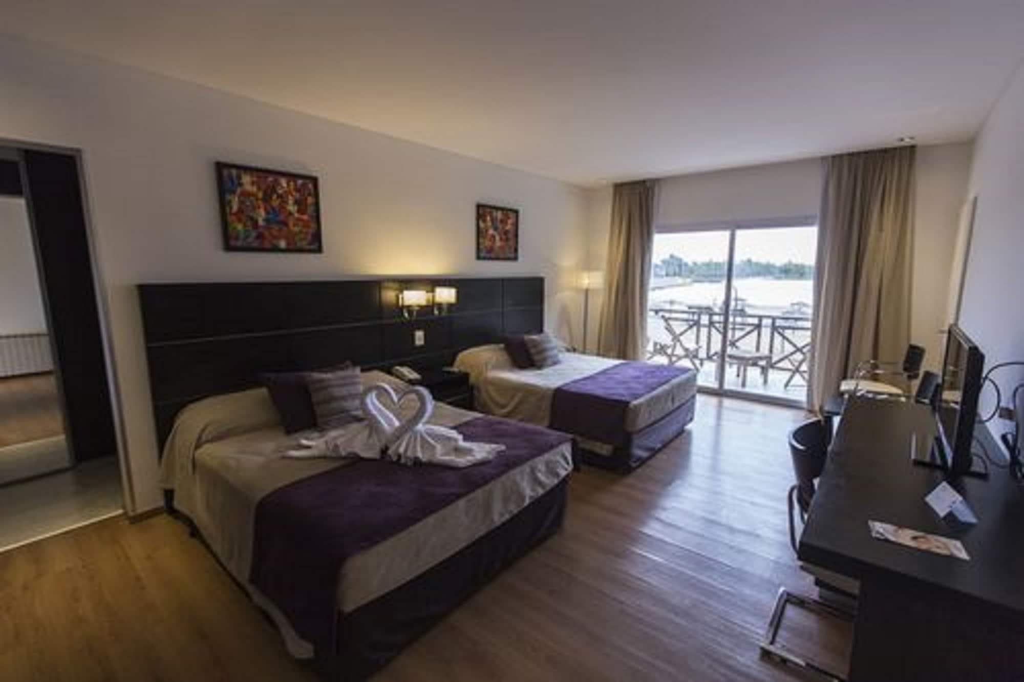 Howard Johnson Marinas & Resort San Pedro  Esterno foto